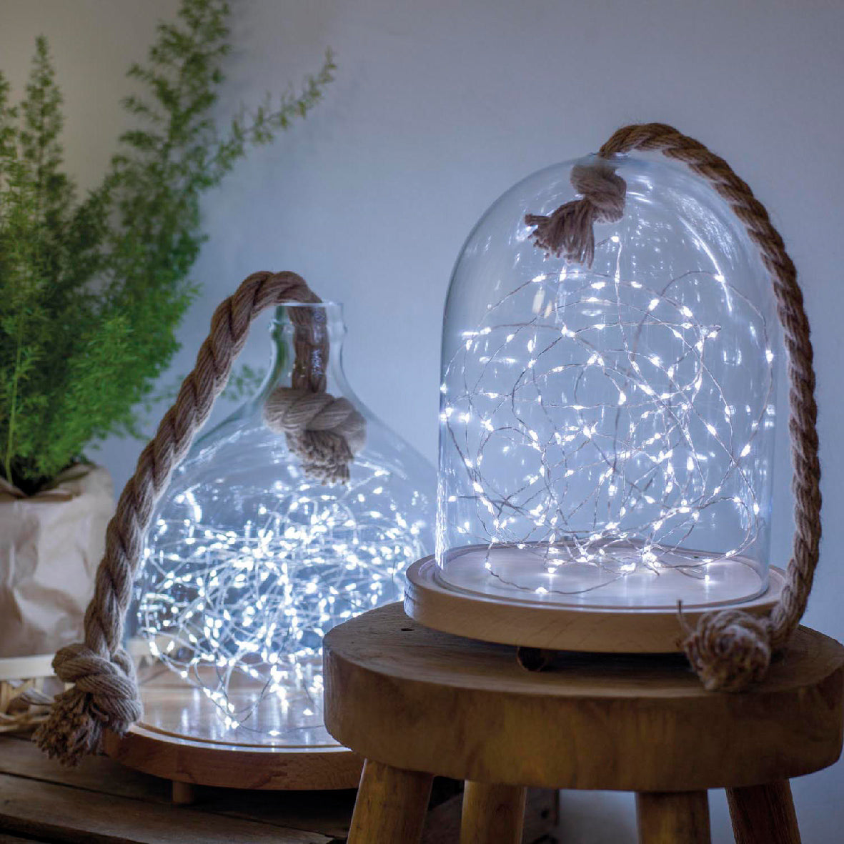 Catena Luminosa a Batteria con 60 Micro LED Bianco Freddo – Cavo Argento, per Interno, Timer 6h (cod. 483801)