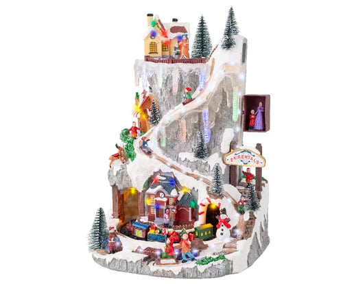 Scena Natalizia Micro LED con Effetto Nevicata – Holiday Adventures 44,5 cm (cod. 487858) – Kaemingk