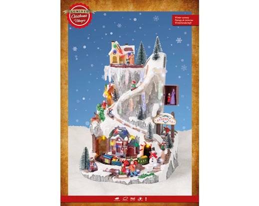 Scena Natalizia Micro LED con Effetto Nevicata – Holiday Adventures 44,5 cm (cod. 487858) – Kaemingk