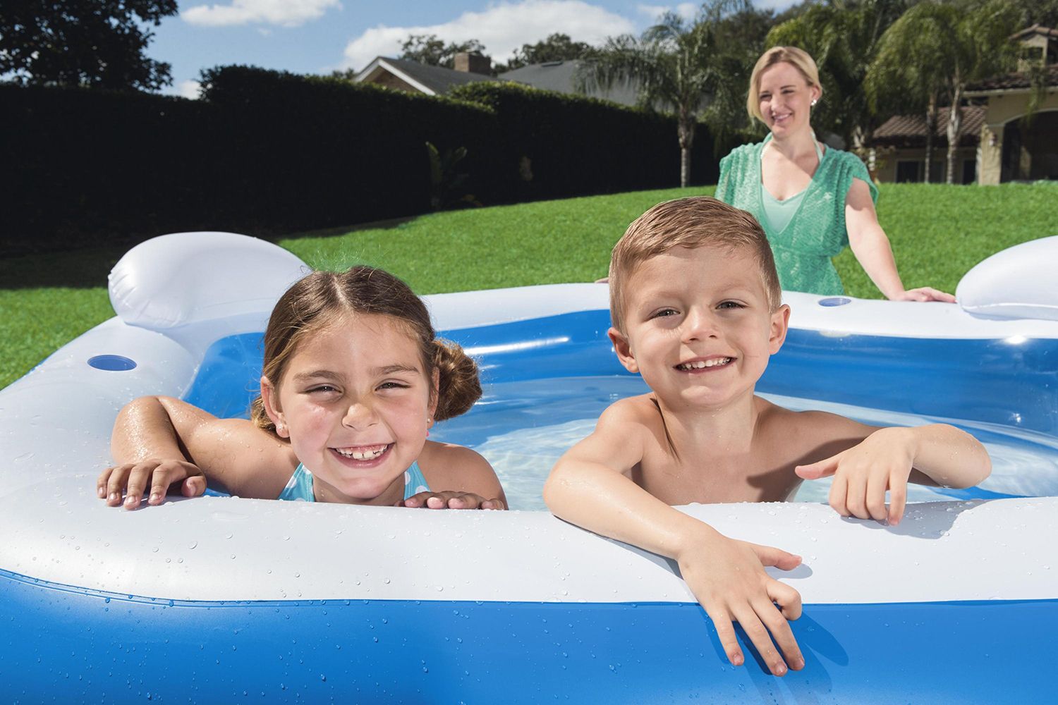 Bestway Family Fun 54153 - Piscina Pentagonale 213x206x69 cm con Sedute e Poggiatesta