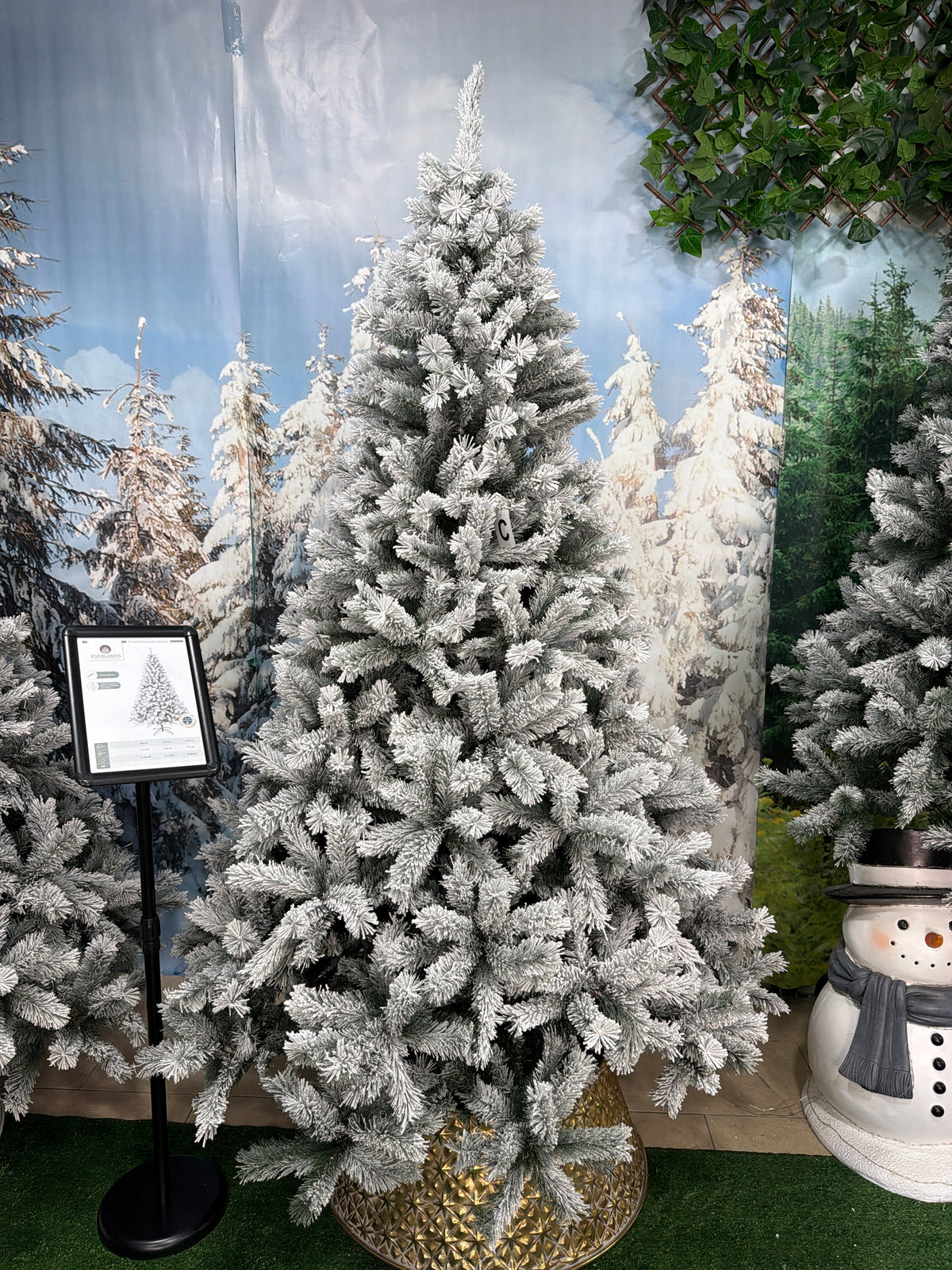 Albero di Natale Canada Spruce Frosted 210 cm Ø140 cm Everlands – 1.400 Punte