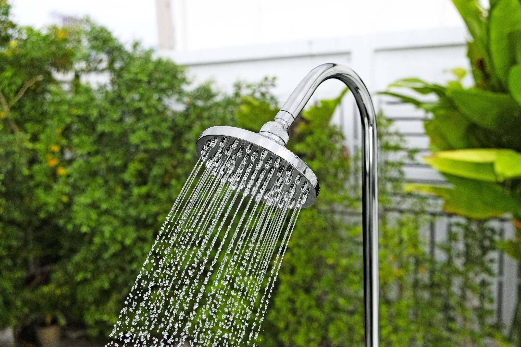 Doccia Solare da Giardino Bestway SolarFlow 8 Litri – Altezza 2,18 m con Soffione e Portasapone