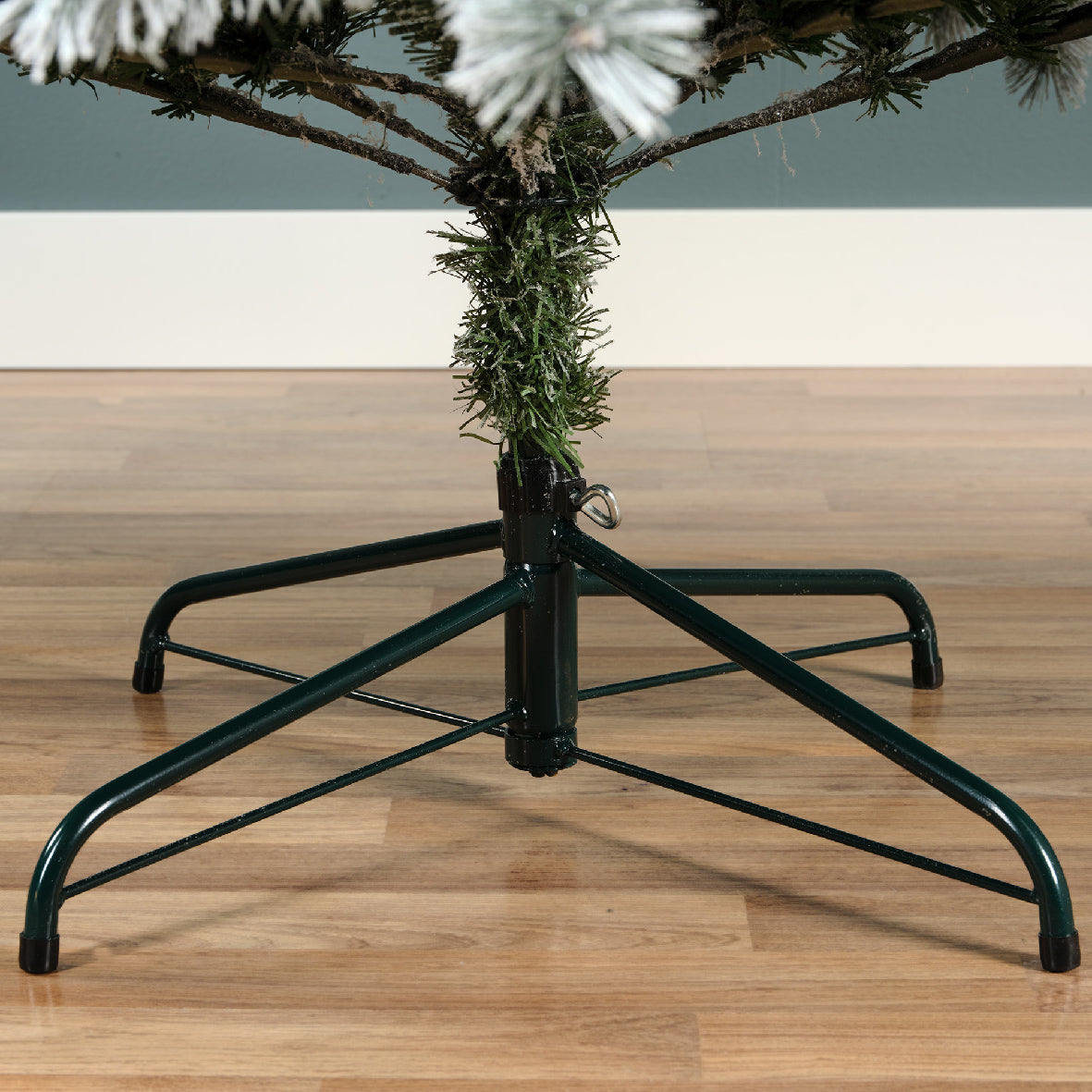 Albero di Natale Canada Spruce Frosted 210 cm Ø140 cm Everlands – 1.400 Punte