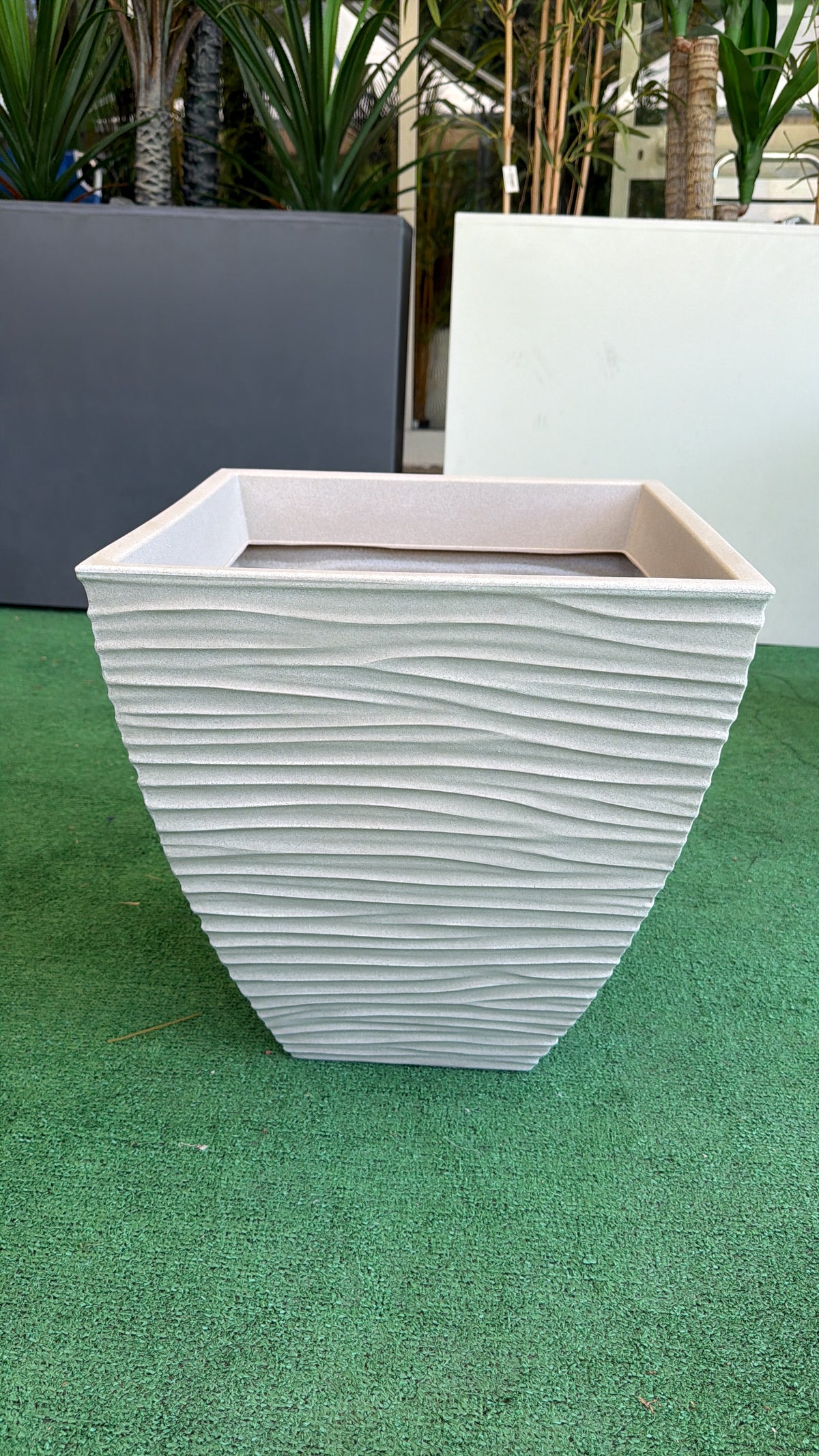Vaso Sylt Sabbia 40x40xH42 cm – Vaso Quadrato Moderno in Polietilene