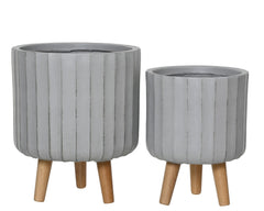 Vaso Kae in fibre clay con gambe in legno – grigio antico cod. 859451