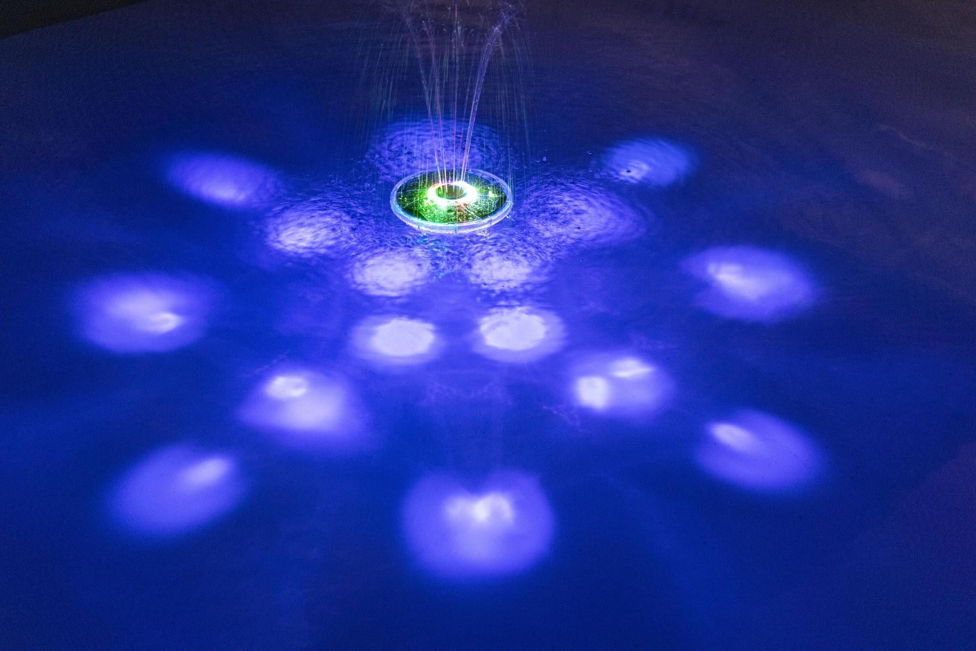 Fontana Solare con Illuminazione LED FloatBright – Gioco d'Acqua Decorativo per Giardino
