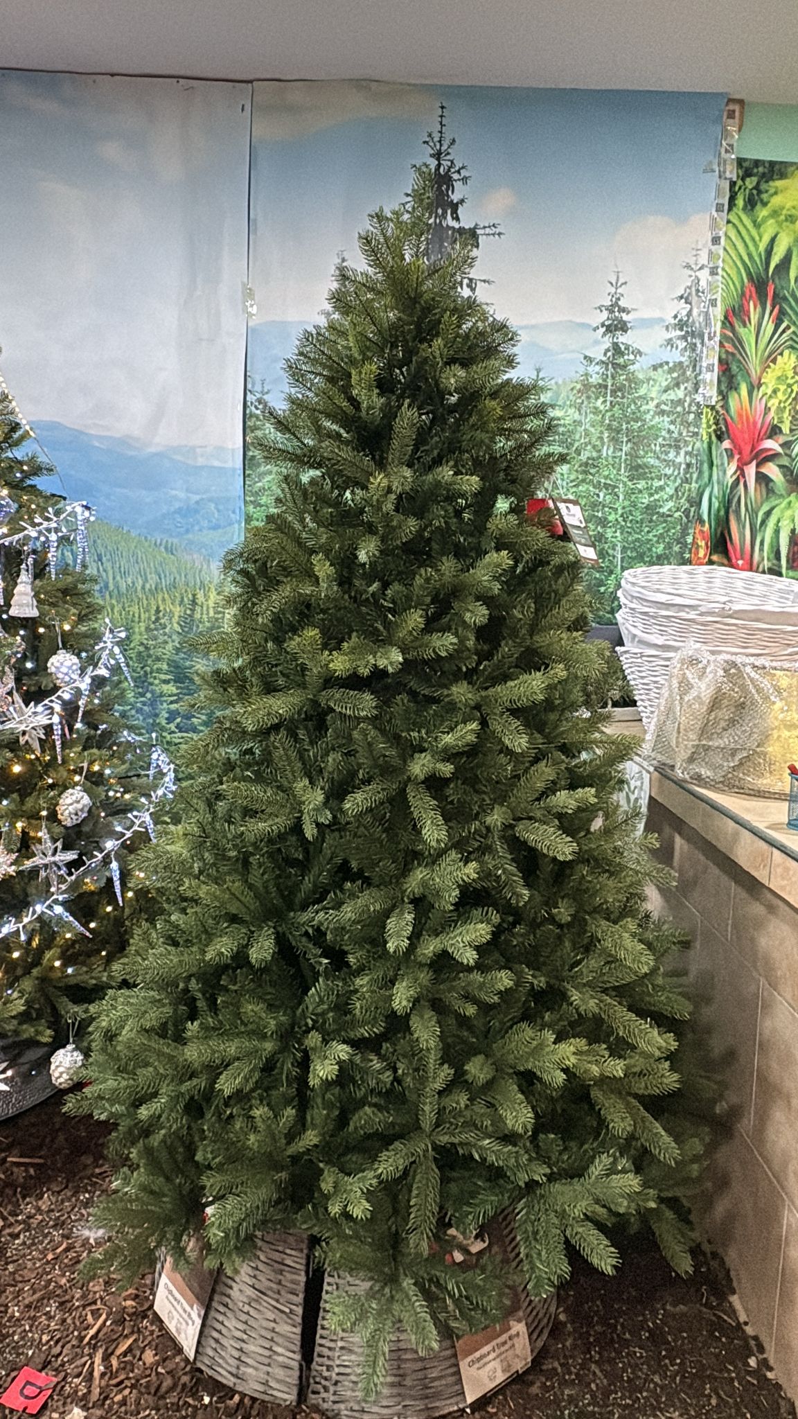 Albero di Natale Freiburg Pine 210 cm Ø137 cm (cod. 684082) – Everlands