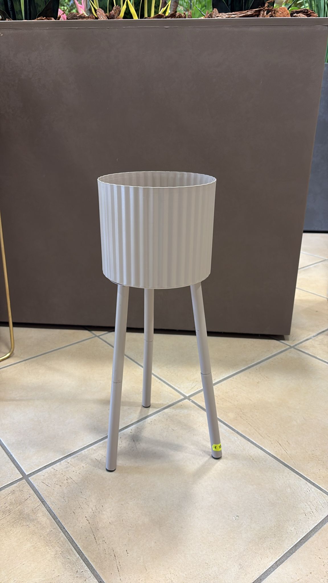Set 2 Vasi in Metallo con Supporto – Bianco Avorio / Tortora