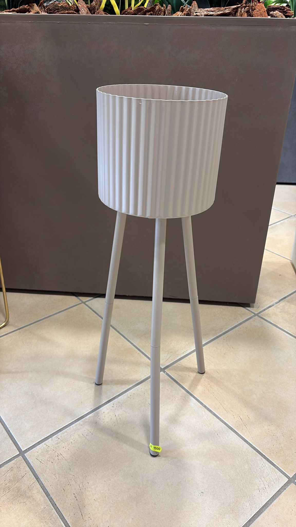 Set 2 Vasi in Metallo con Supporto – Bianco Avorio / Tortora